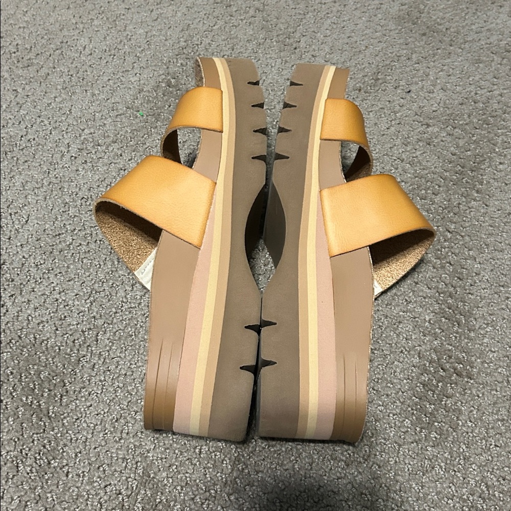Reef
Women's Cushion Vista Higher Platform Slide Sandals size 8 - Picture 7 of 8
